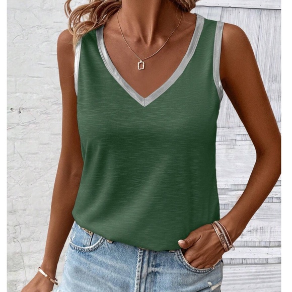 Solid V neck Minimalist Tank Top - Picture 4 of 12